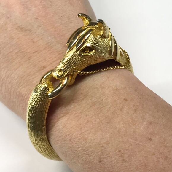 Vintage Unsigned Castlecliff Gold Plated Horse Clamper Bracelt Equestrian Rare - Picture 5 of 13